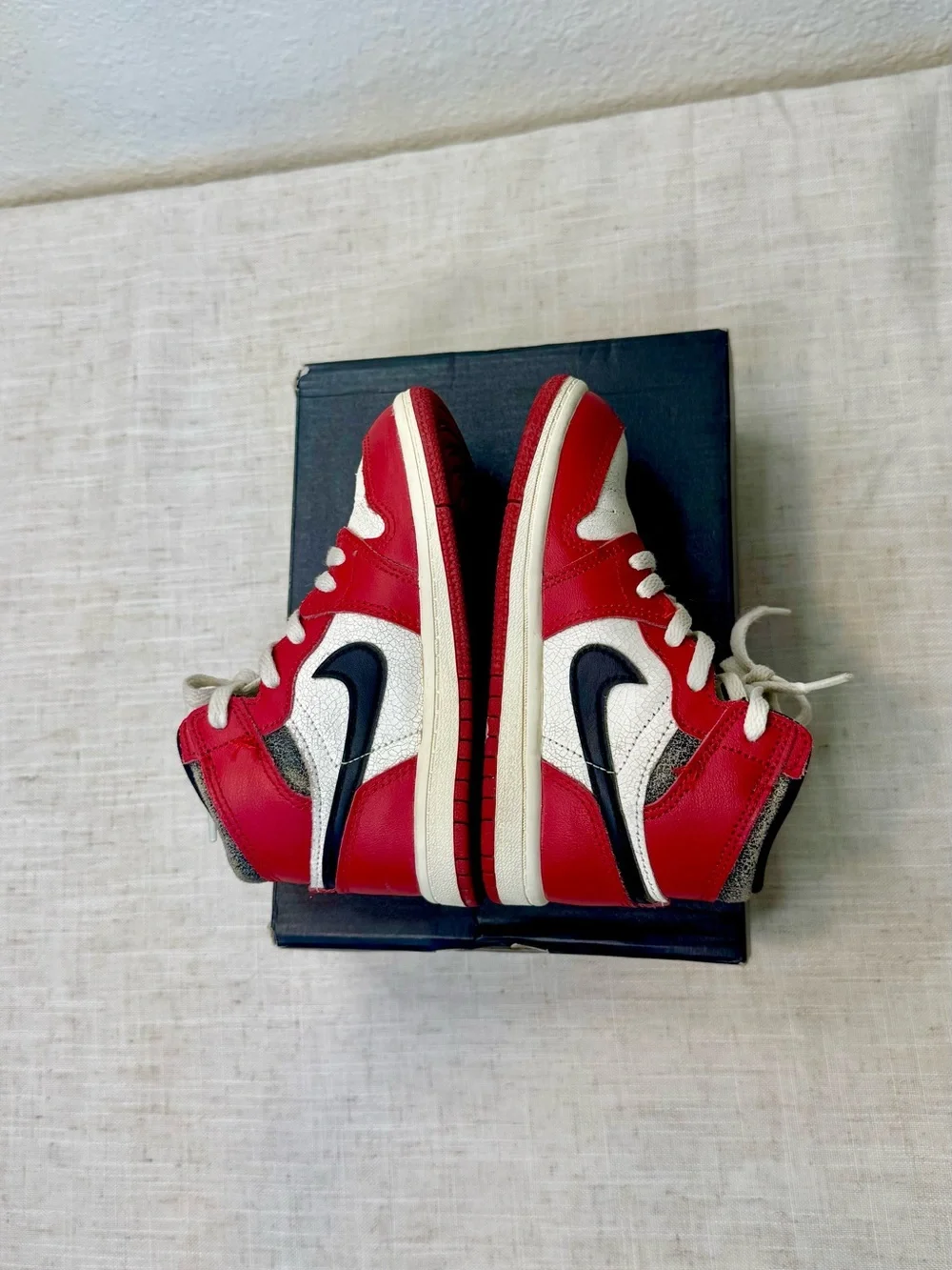 Nike Jordan 1 High OG Lost and Found Chicago Red and White Sneakers 9C EUC